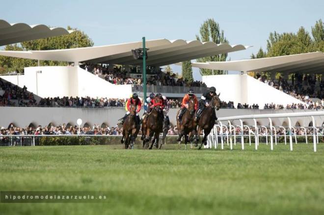 Dimoba asume el servicio de azafatas del Hipódromo de la Zarzuela de Madrid