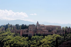 Dimoba asume el servicio de información al visitante de la Alhambra y el Generalife